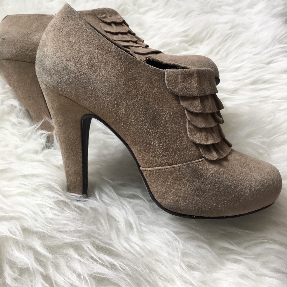 Gianni Bini Suede Pumps